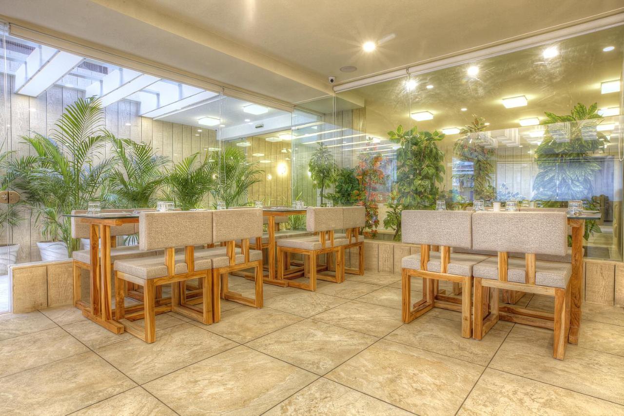 Scenaria Hotel Amhedabad Dış mekan fotoğraf