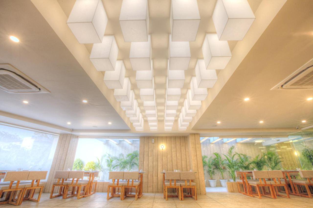 Scenaria Hotel Amhedabad Dış mekan fotoğraf