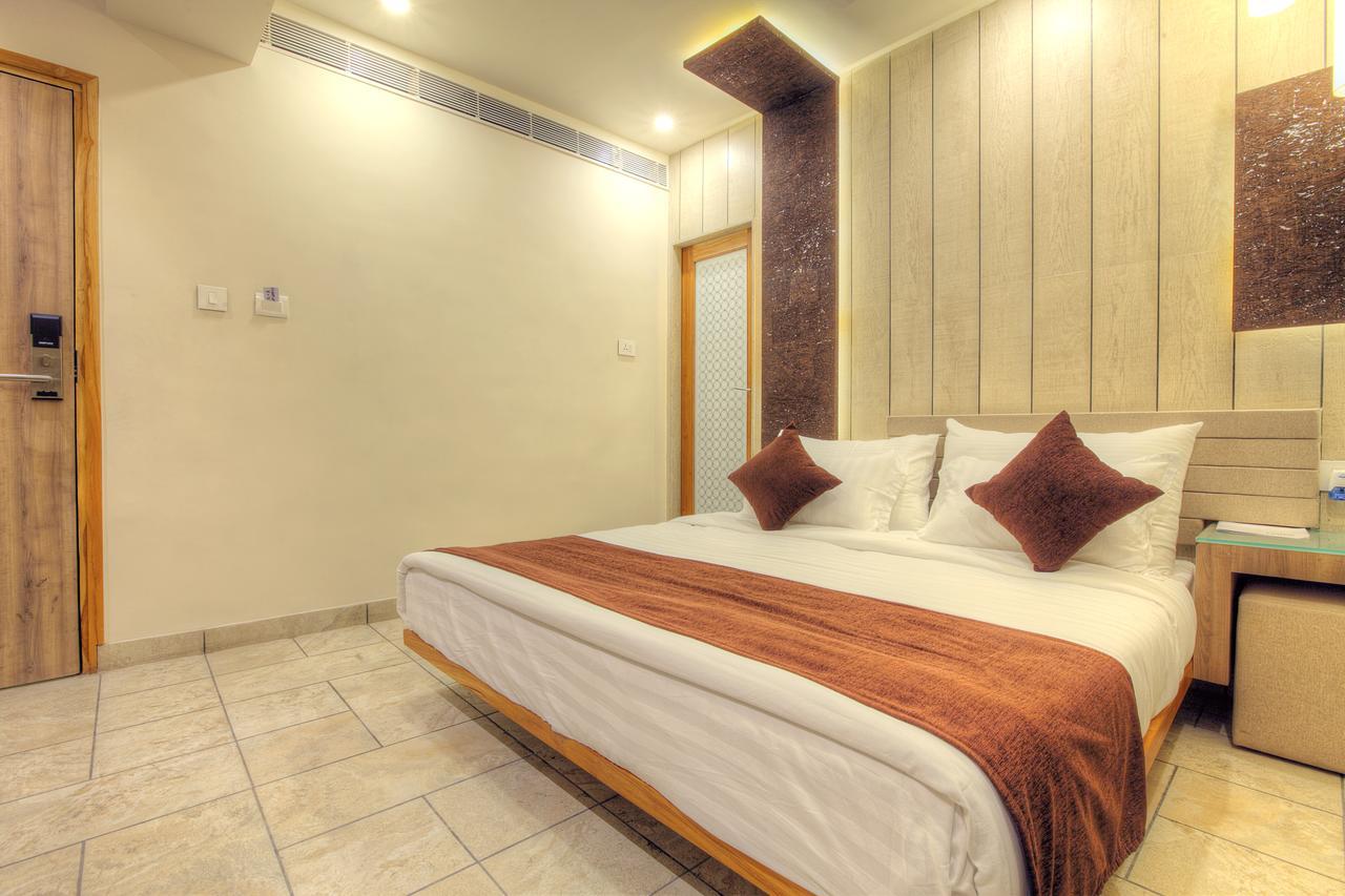 Scenaria Hotel Amhedabad Dış mekan fotoğraf