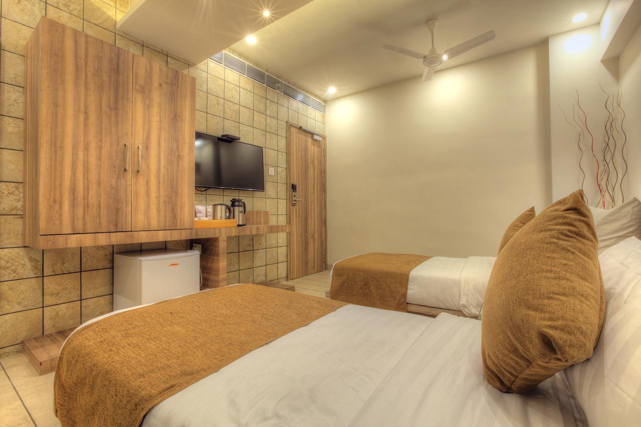 Scenaria Hotel Amhedabad Dış mekan fotoğraf
