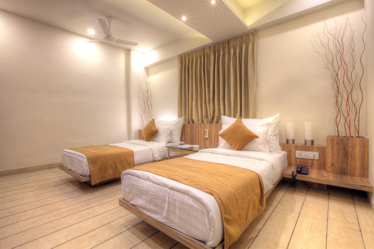 Scenaria Hotel Amhedabad Dış mekan fotoğraf