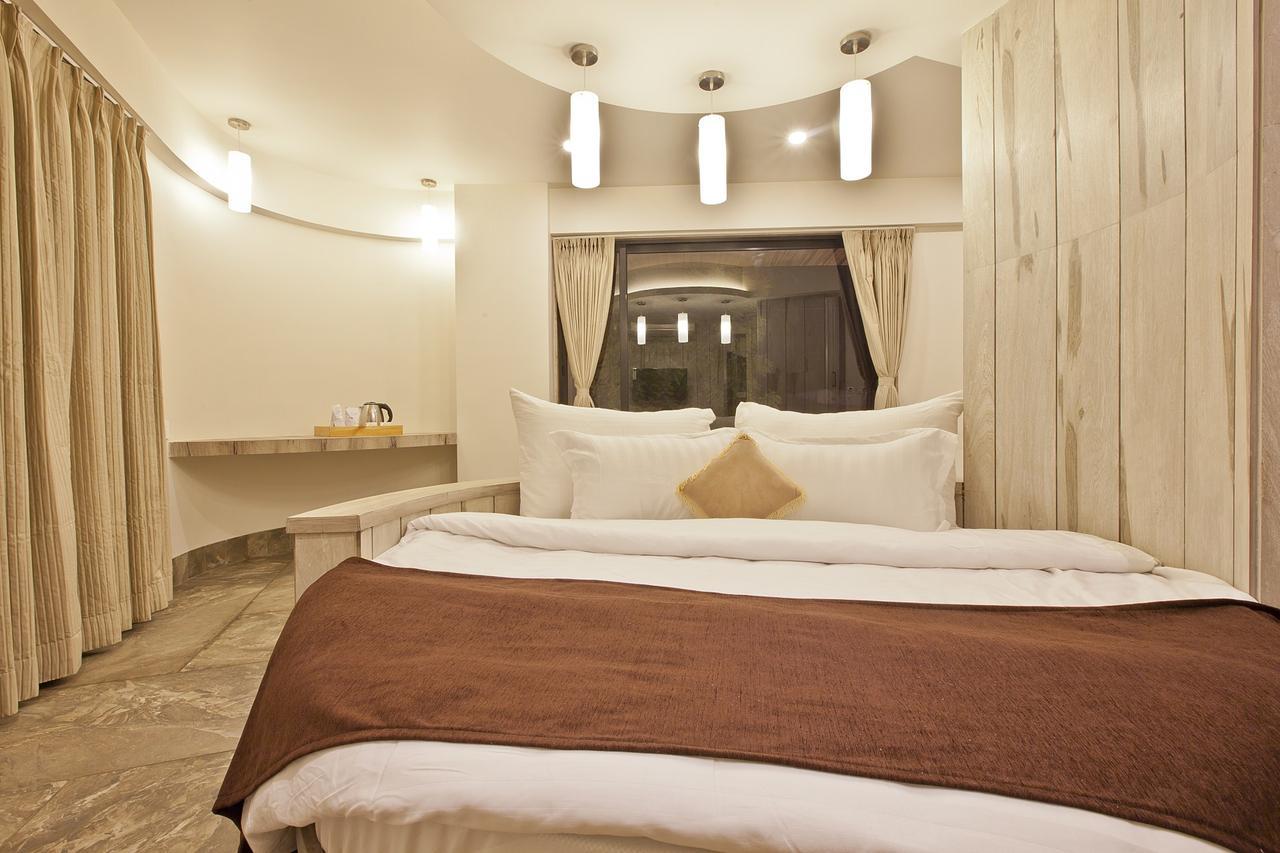 Scenaria Hotel Amhedabad Dış mekan fotoğraf