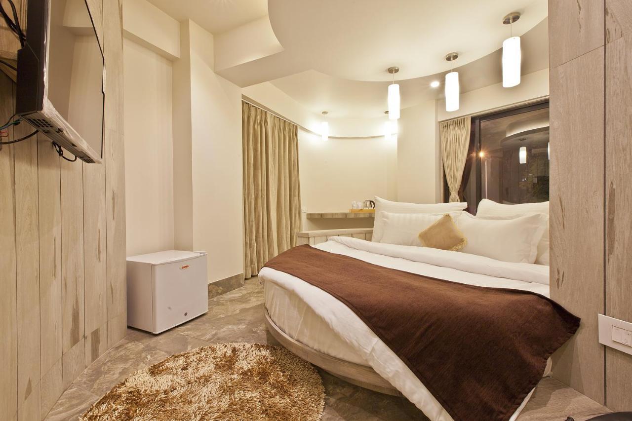 Scenaria Hotel Amhedabad Dış mekan fotoğraf