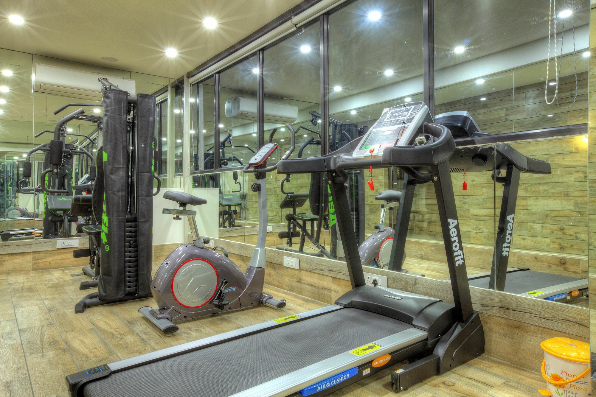 Scenaria Hotel Amhedabad Dış mekan fotoğraf